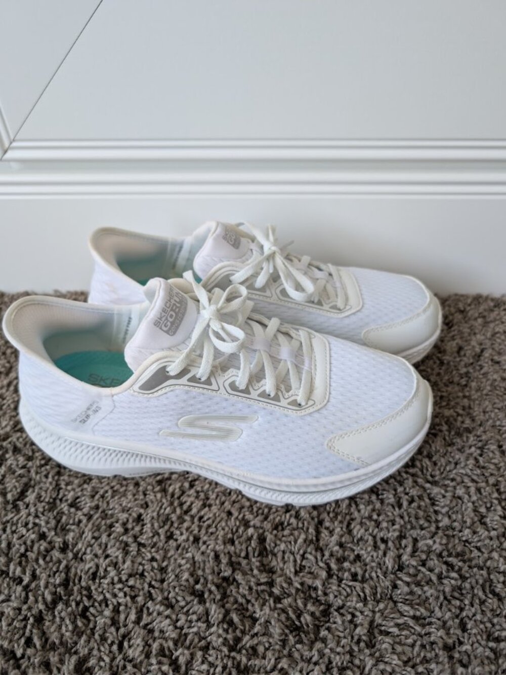 Women's Skechers GORUN Slip-ins. Size 9. LIKE new - worn once.